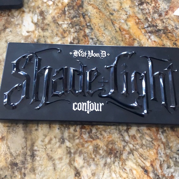 Kat Von D Shade and Light Contour Kit - Picture 1 of 3